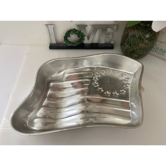 Wilton Cake Pan Mold 1974 American Flag Stars & Stripes 2105-183 11.5"X9"X2" Vtg - Picture 12 of 16
